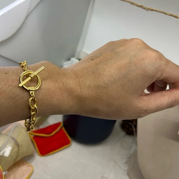 Vintage Chunky Gold Toggle Bracelet – Bold 80s/90s Statement Piece - Picture 8 of 13